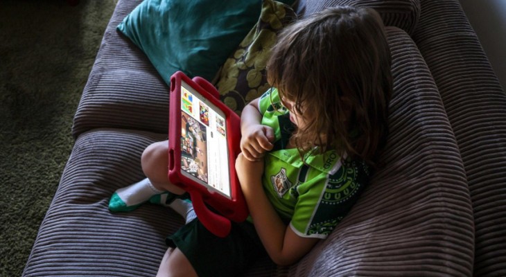 শিশু-কিশোরদের জন্য সামাজিকমাধ্যম ব্যবহারে নিষেধাজ্ঞা দিচ্ছে নরওয়ে